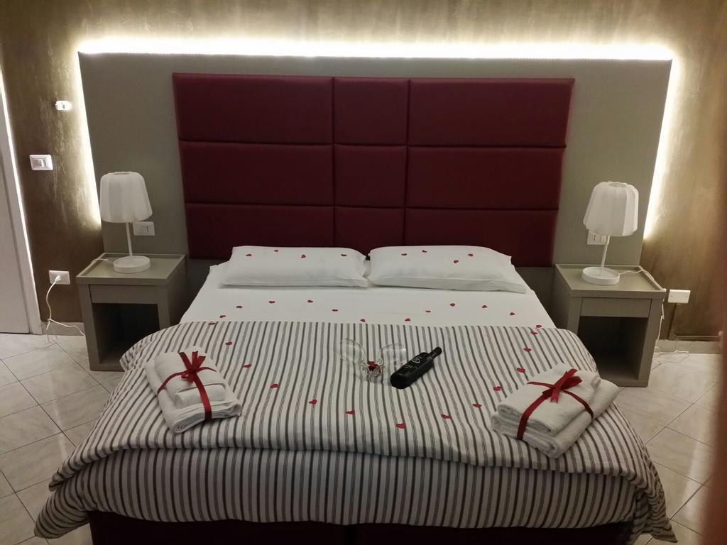 One-Bedroom Apartment,377887255:JPEG